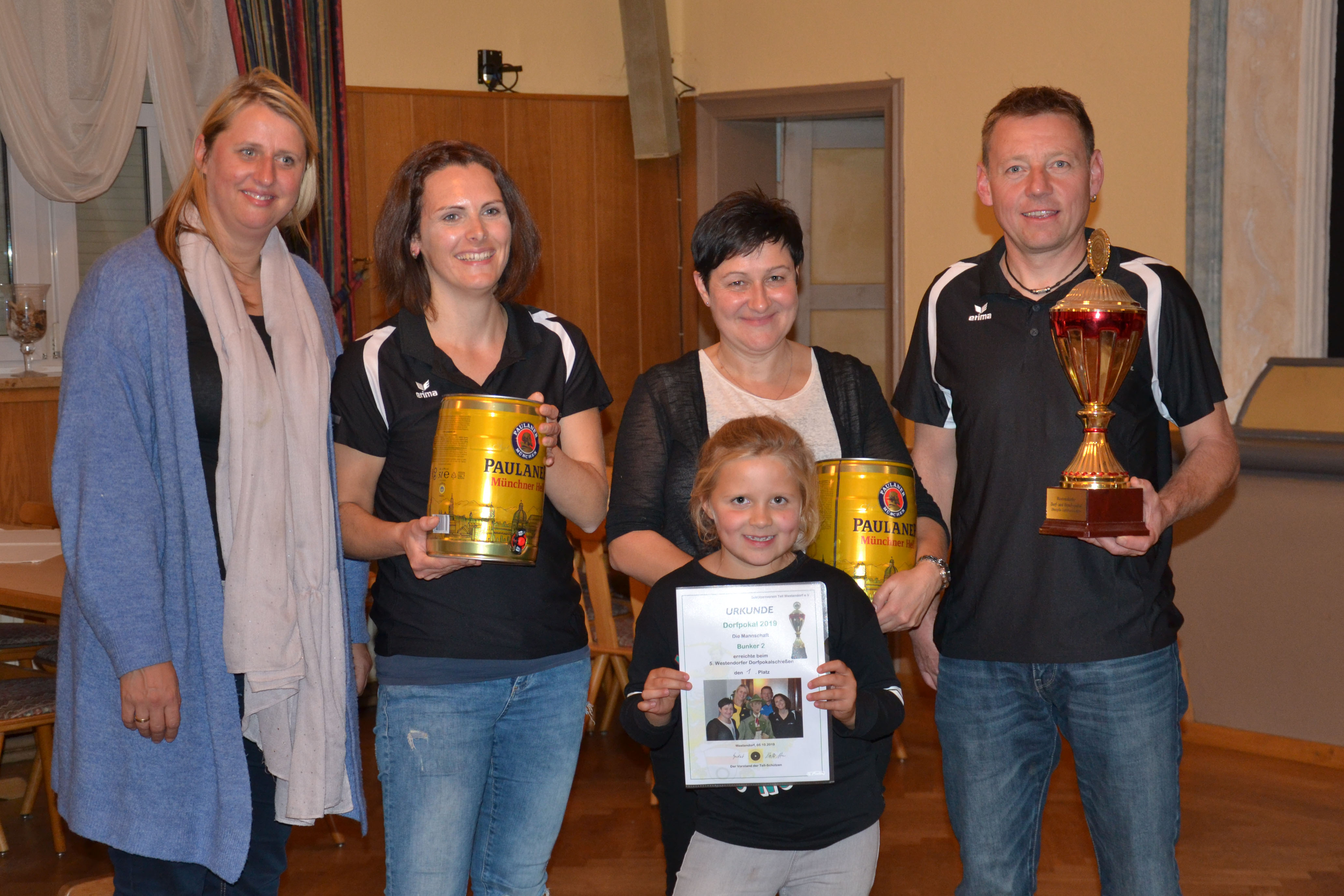 vl. Daniela Cartagine, Bettina Spingler, Siggi Ziesenböck, Rainer Spingler – vorne Sofia Ziesenböck